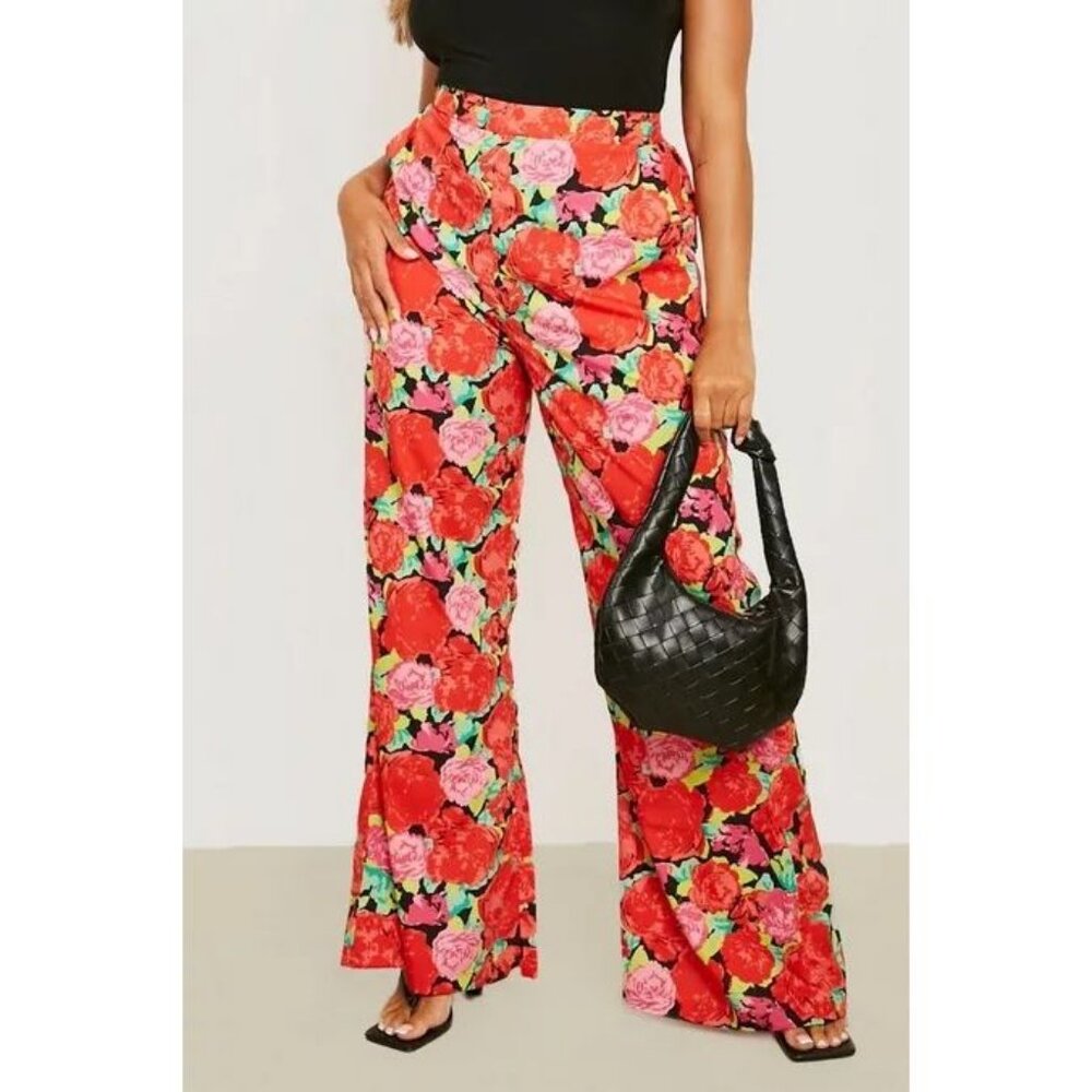 Boohoo NWT Plus Floral Woven Wide Leg Pants in Black size 22